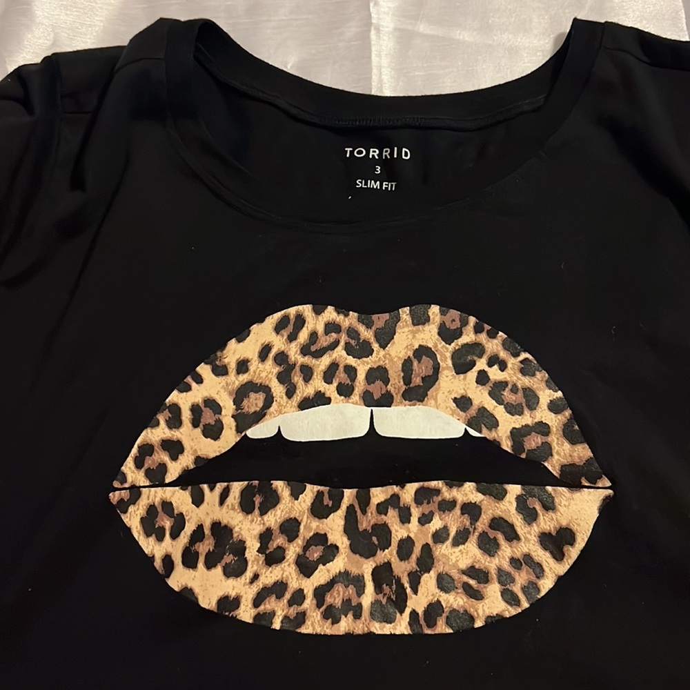 TORRID BLACK TEE